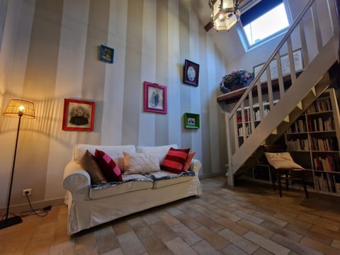 Library, Living room, Seating area