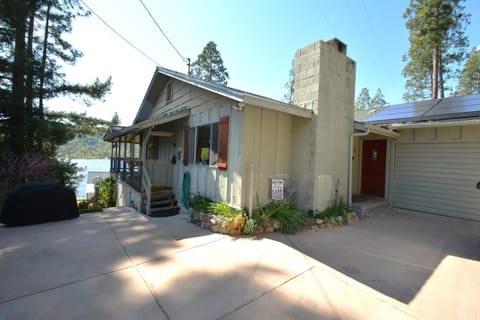 Fox Lake View House in Bass Lake