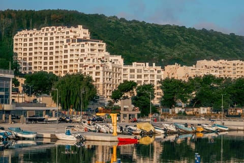 Marina Varna Apartment-2BDR at South Bay Complex Apartment in Varna