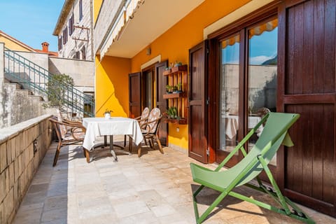 Balcony/Terrace, sunbed