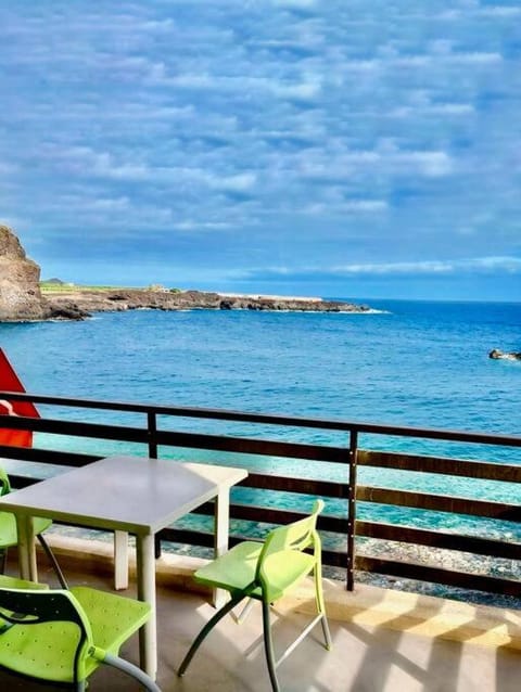 View (from property/room), Balcony/Terrace, Seating area, Sea view