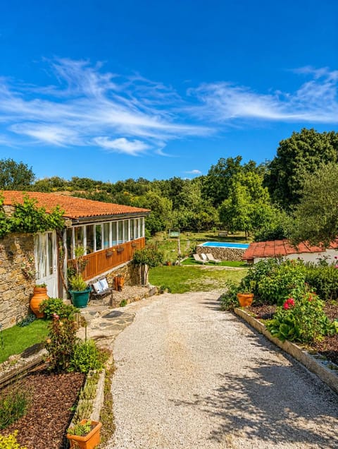 Property building, Spring, Day, Natural landscape, Bird's eye view, Garden, Garden view, Pool view, Area and facilities, Swimming pool