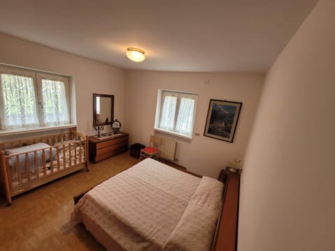 Bedroom, cot