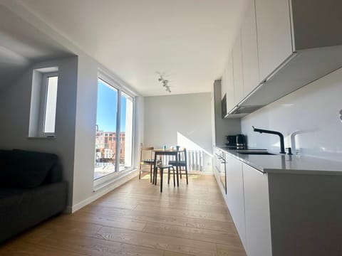 Coffee/tea facilities, View (from property/room), Balcony/Terrace, Kitchen or kitchenette, Living room, Seating area, Dining area, internet, microwave