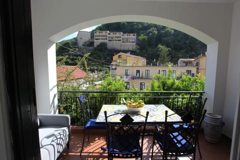 Property building, Day, Natural landscape, Balcony/Terrace, Dining area, City view, Mountain view