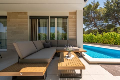 Day, Seating area, Pool view, Swimming pool, sunbed