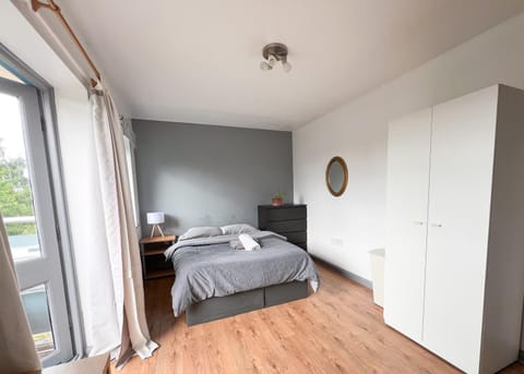 Well-equipped 4 Bedroom House close to City Centre House in Leeds