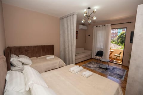 TV and multimedia, Living room, Photo of the whole room, Bedroom