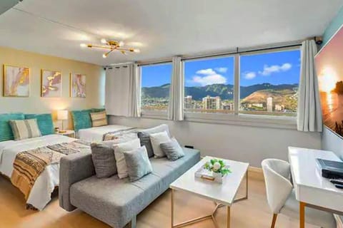 Bed, TV and multimedia, Living room, City view