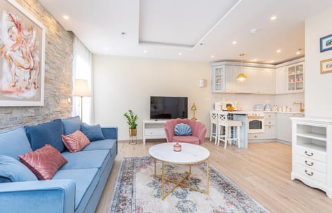 TV and multimedia, Living room, Dining area
