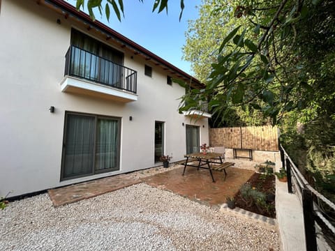 Property building, Day, Garden, Garden view