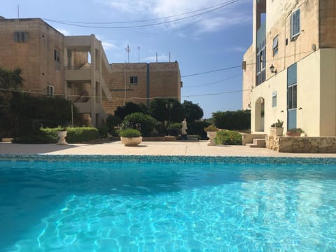 Pool view, Swimming pool, sunbed