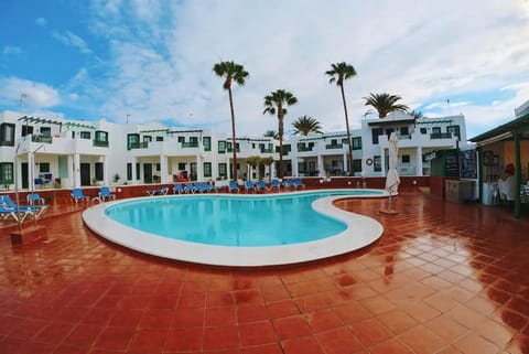 Pool view, Swimming pool, sunbed