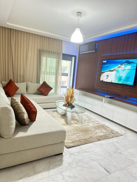 Communal lounge/ TV room, TV and multimedia, Living room