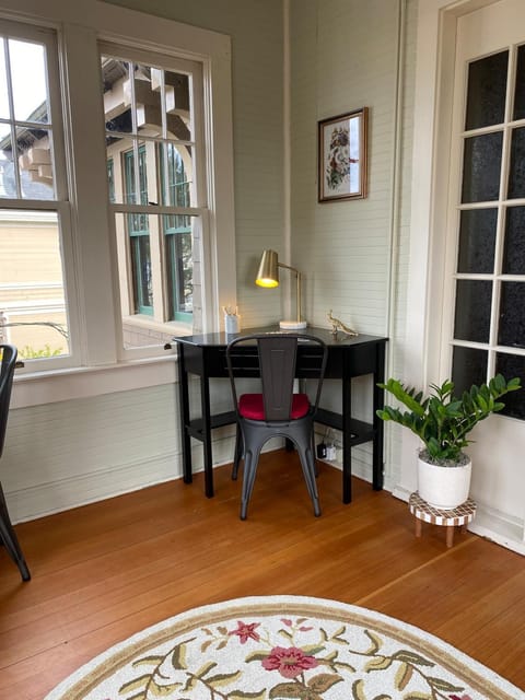 Historic Downtown Flat, # 4 Apartment in Astoria