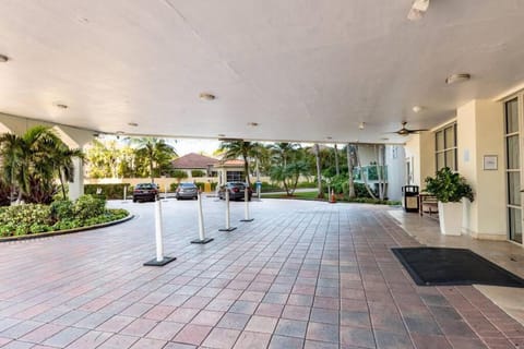 Cozy newly furnished apartment , on the 6th floor. Apartment in Sunny Isles Beach