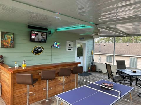 Table tennis, Lounge or bar