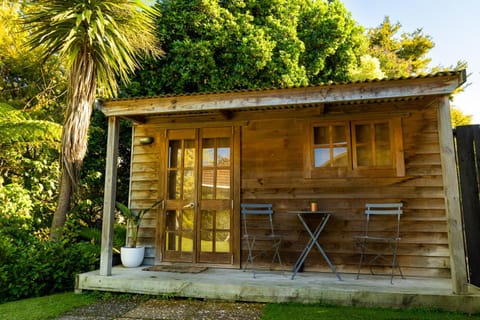Morepork Gully cabin Cabin in Hamilton