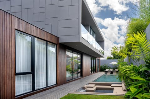 Balcony/Terrace, Garden view, Pool view, Swimming pool, sunbed