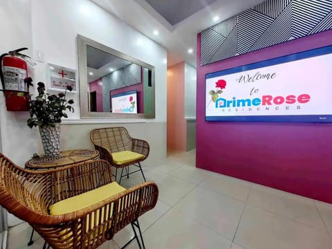 Communal lounge/ TV room, Property logo or sign, TV and multimedia, Seating area, Logo/Certificate/Sign