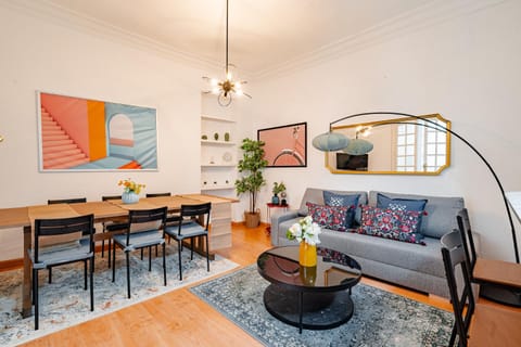 TV and multimedia, Living room, Seating area, Dining area