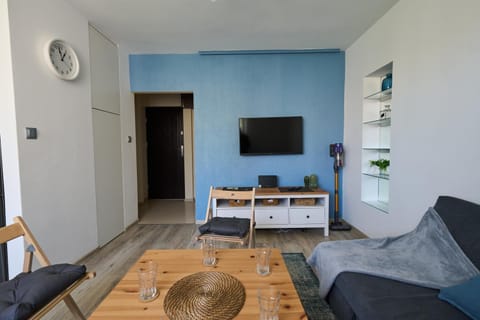 TV and multimedia, Living room, Seating area, Dining area, Bedroom