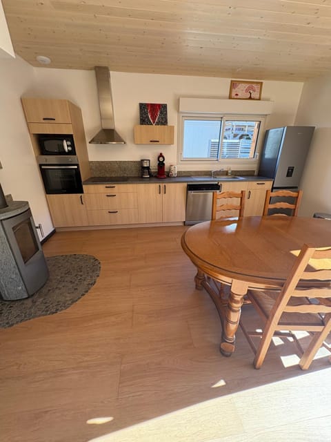 Kitchen or kitchenette, dishwasher, oven, stove, toaster