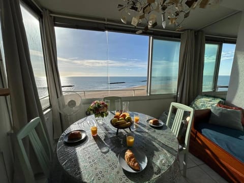 Natural landscape, View (from property/room), Dining area, Sea view