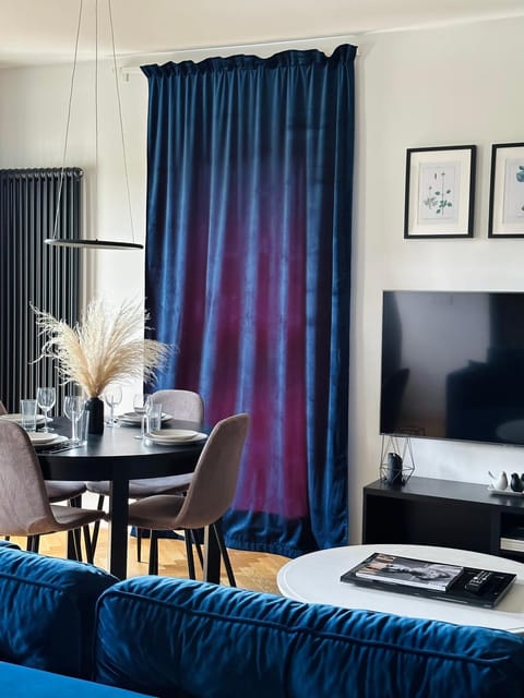 TV and multimedia, Living room, Photo of the whole room, Dining area