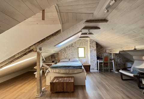 Bed, Living room, Photo of the whole room, Seating area, Bedroom, hair dresser