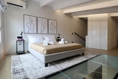 Bed, Photo of the whole room, Bedroom, wardrobe, air conditioner