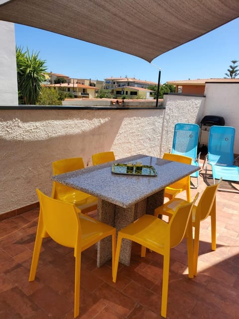 Patio, Day, Balcony/Terrace, Dining area