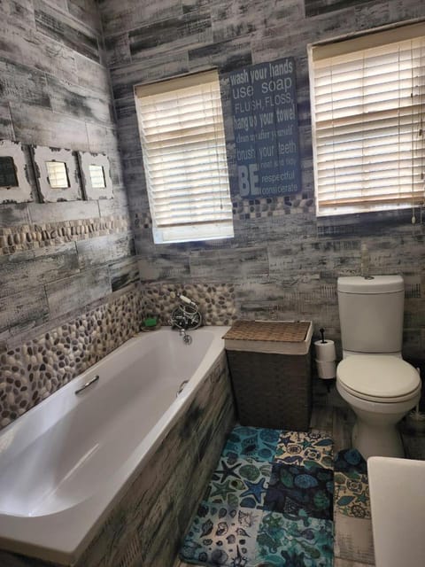 16 on Main Arniston PET-FRIENDLY House in Western Cape