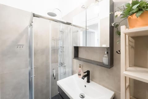 Shower, Bathroom
