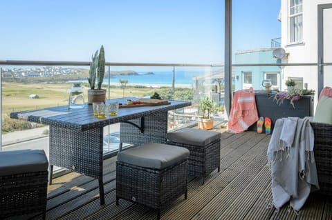 Balcony/Terrace, Seating area, Dining area, Sea view