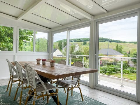 View (from property/room), Dining area, Garden view