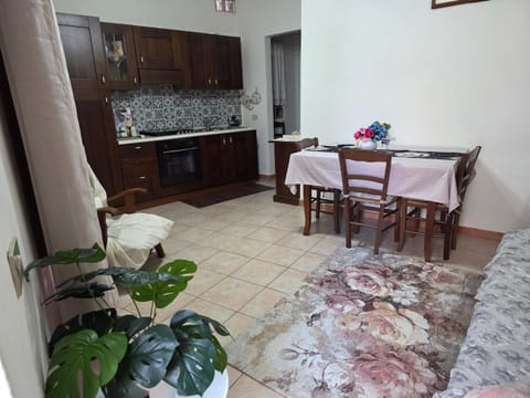 Living room, Dining area, stove