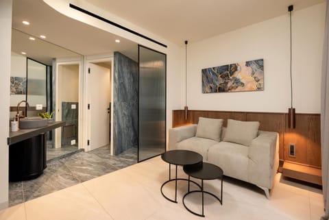 Shower, Toilet, Seating area
