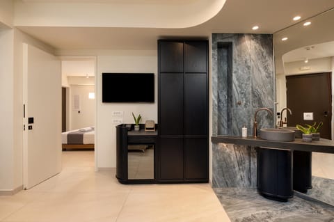 TV and multimedia, Seating area, minibar