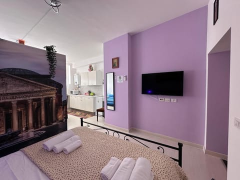 Communal lounge/ TV room, Bed, TV and multimedia, Photo of the whole room, Evening entertainment, Bedroom, towels