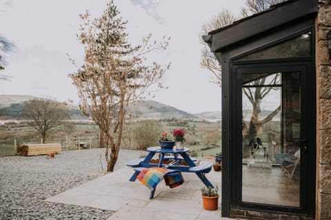 Facade/entrance, View (from property/room), Lake view, Mountain view