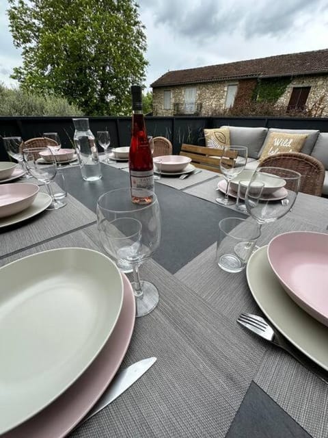 Magnifique mas provençal avec piscine au centre de Goudargues Villa in Provence-Alpes-Côte d'Azur