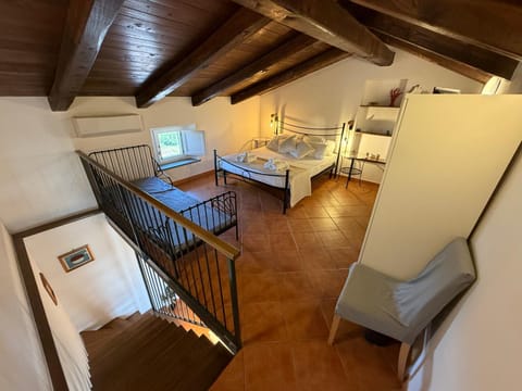 Bed, TV and multimedia, Bedroom