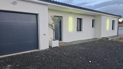 NeseHome, Maison à proximité du Futuroscope House in Poitiers