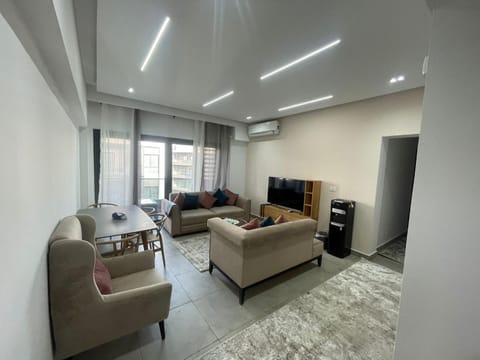 TV and multimedia, Living room, Seating area, Evening entertainment