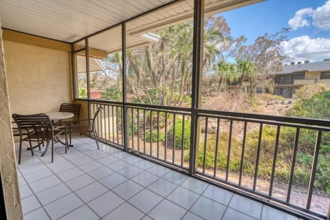 Park Shore Resort - Pool & Bar Close to Beach House in Naples