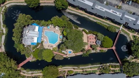 Park Shore Resort - Pool & Bar Close to Beach House in Naples