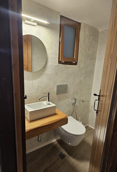 Toilet, Coffee/tea facilities