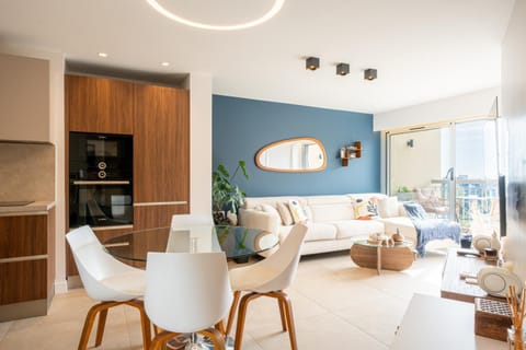 Restaurant/places to eat, Living room, Beach, Mountain view, Sea view, Swimming pool