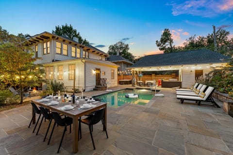 Pool Outdoor TV Fire Pit Game Room House in Memphis